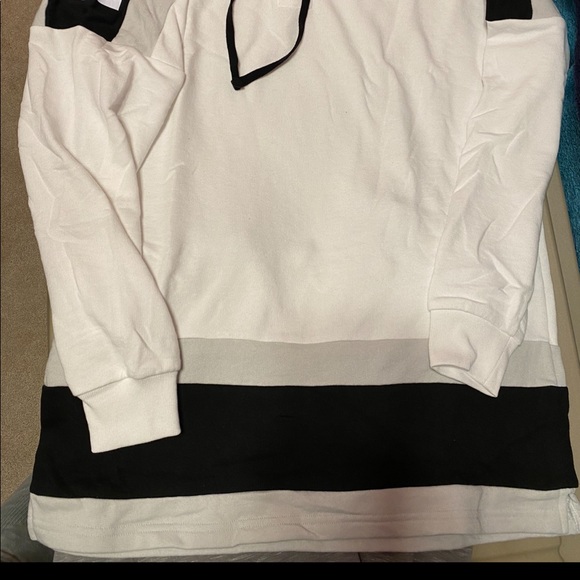 VS PINK CLASSIC JOGGERS VARSITY PULLOVER SET - Picture 4 of 15